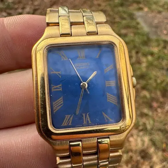 Seiko Tank Quartz - 7N01-5009 - Rare Blue Dial - Needs New Band and Battery - Picture 4 of 5